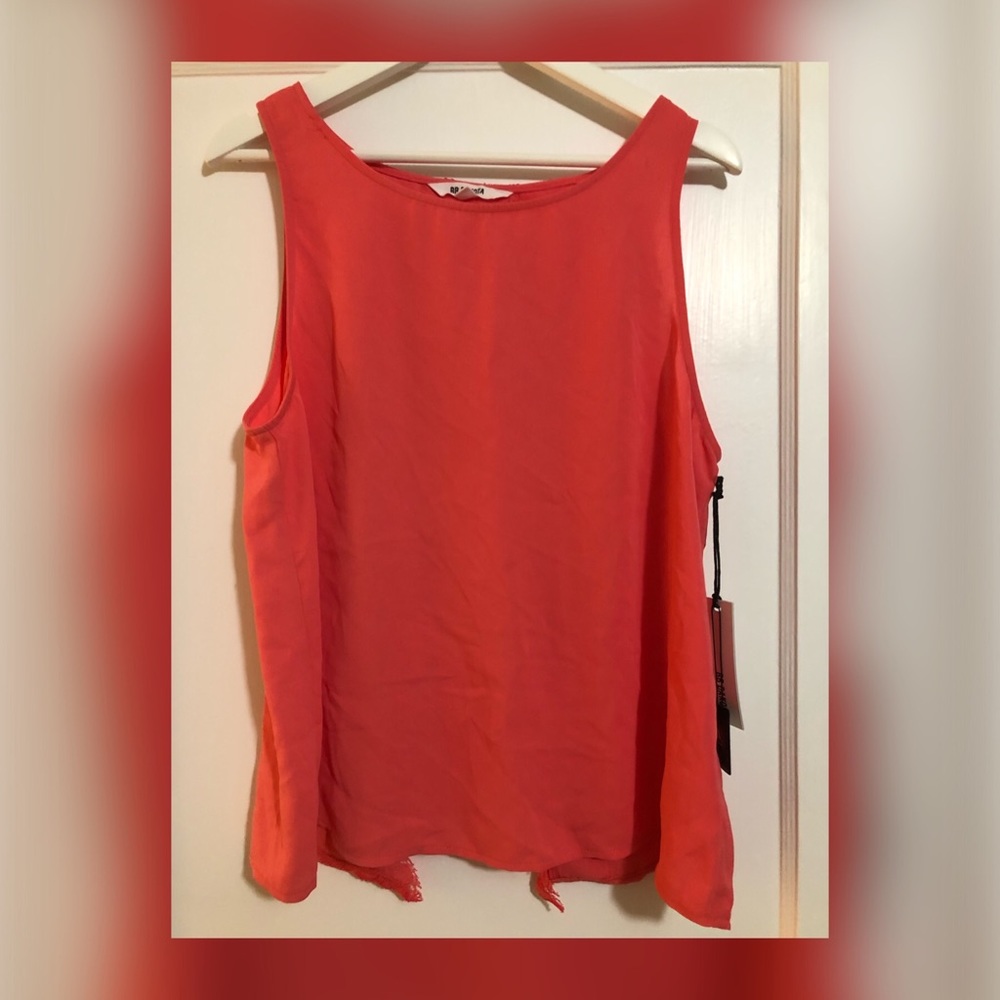 BB Dakota Laced Back Coral Top